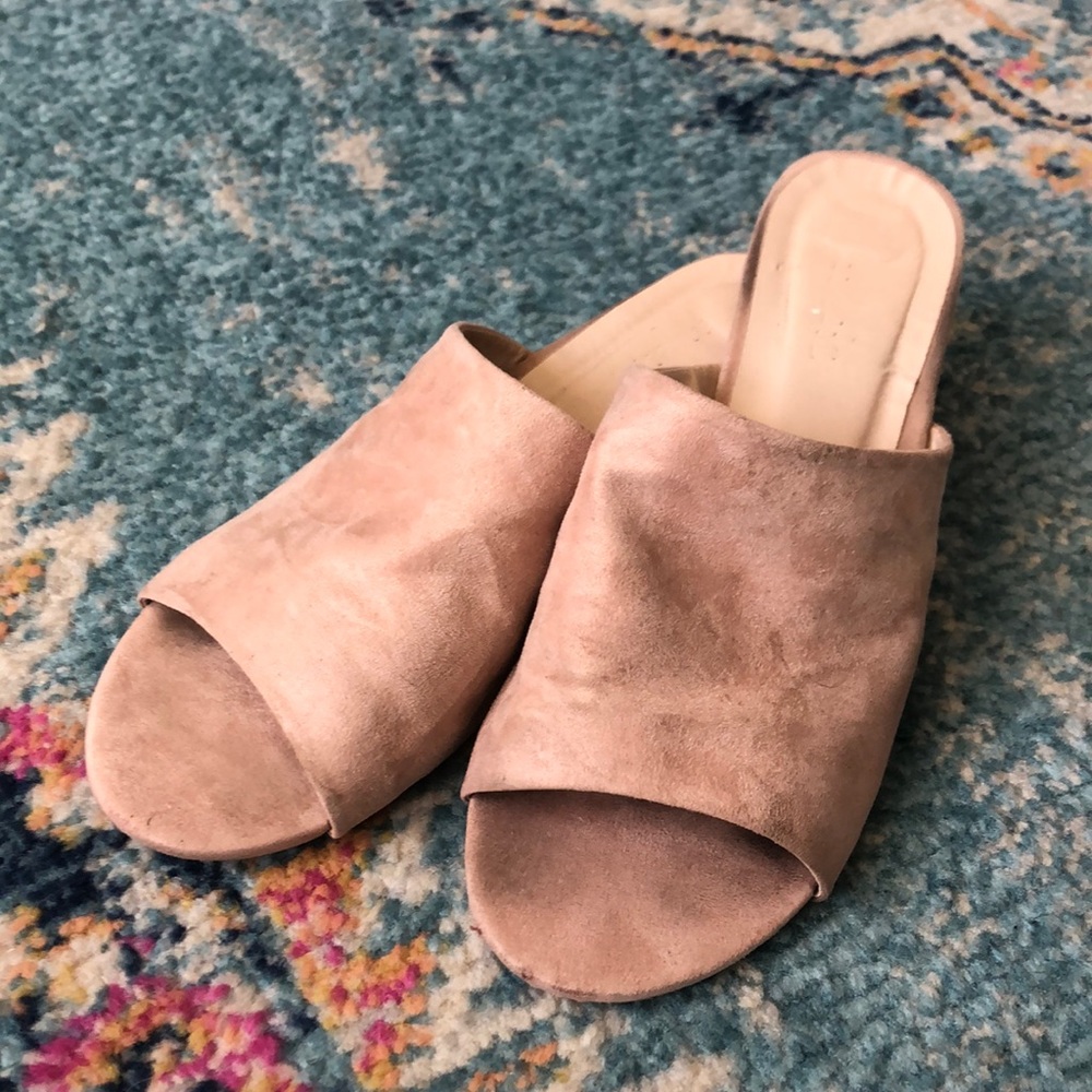 Lulu’s Diedra Nude Suede Mules